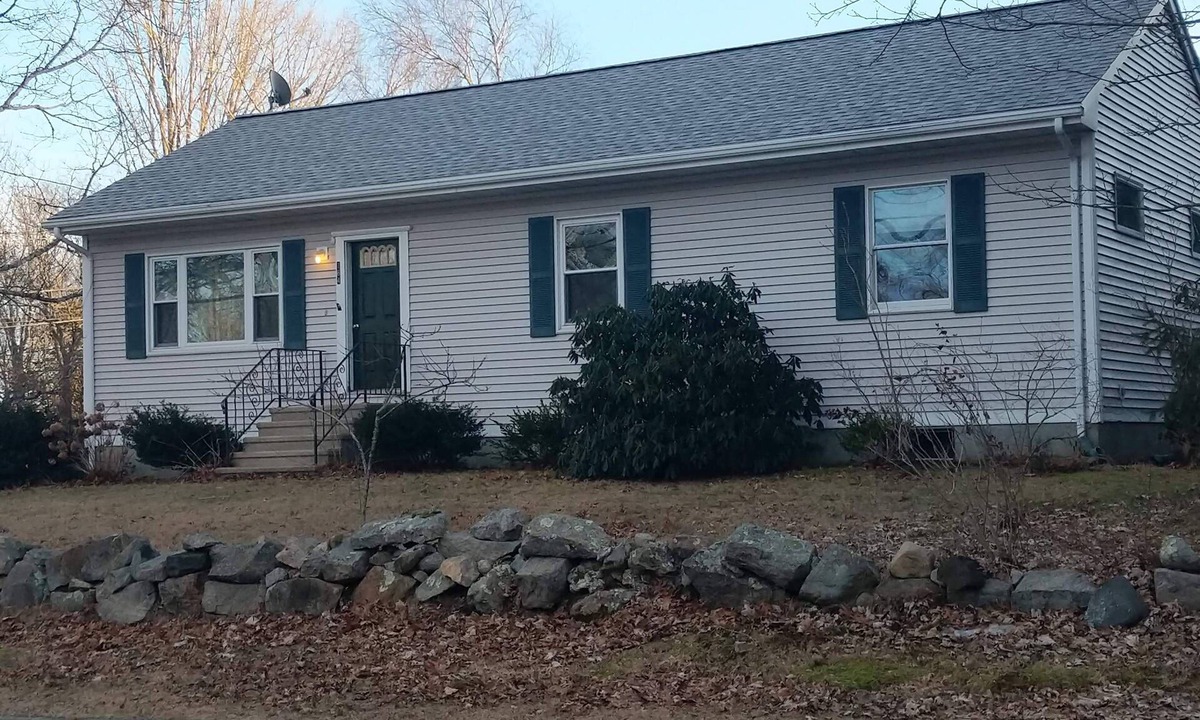 Peace Dale House | 10 min to all beaches! Above grnd pool! Sm dog friendly