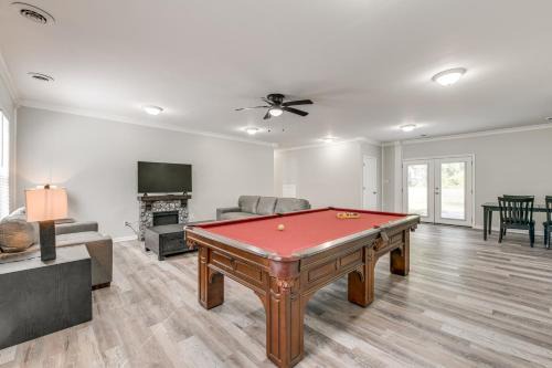 Petersburg House | 11 Mi to Fort Lee: 5-Acre Retreat w/Scenic Views