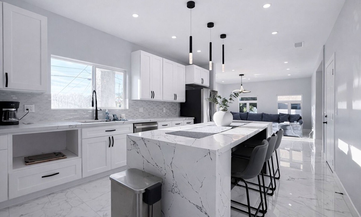 Orange House | 15 Min to Disneyland + New Modern 4BR