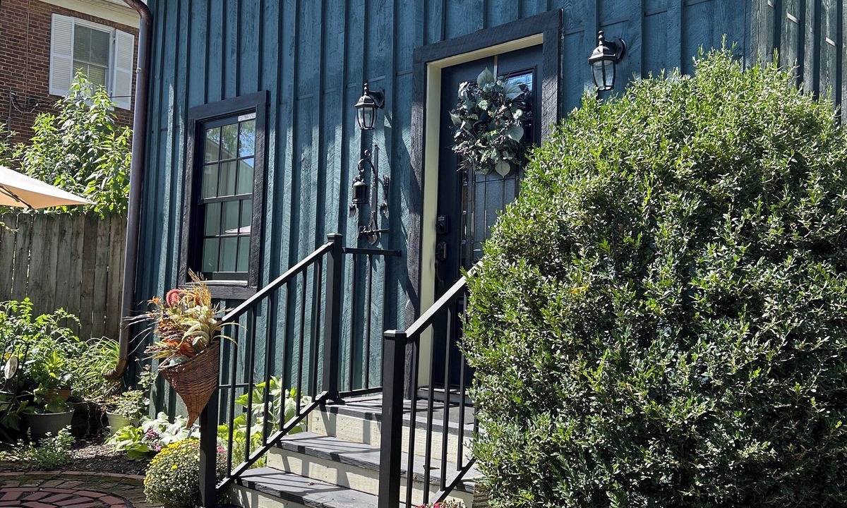 Berryville Cottage | 1800s Cozy Kitchen House in Berryville