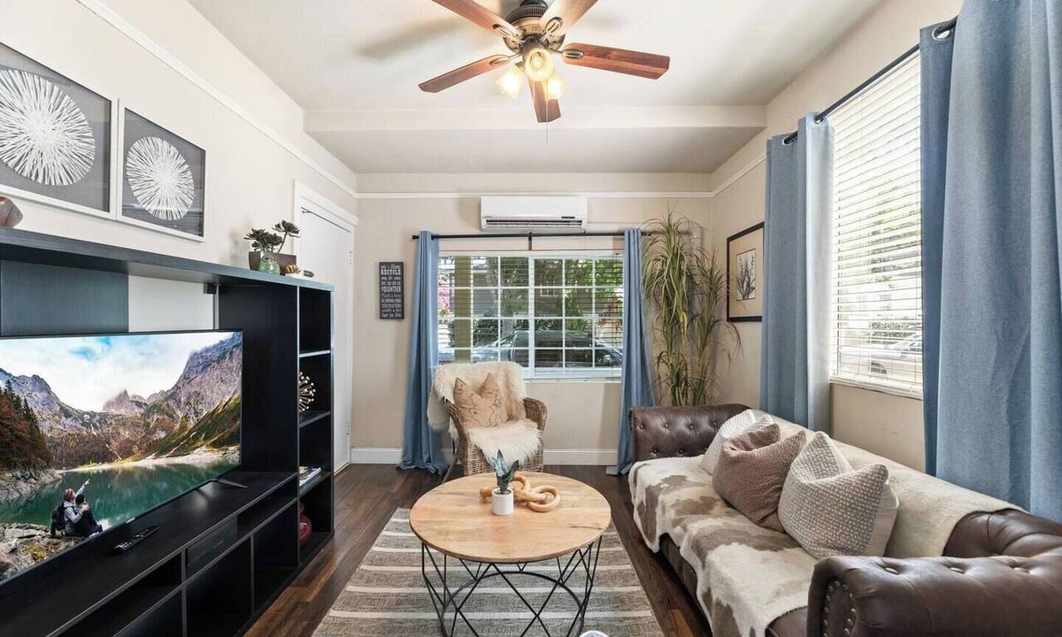 Midtown Sacramento Apartment | 1890s Gem | Prime Midtown Hub | Walk to Everything