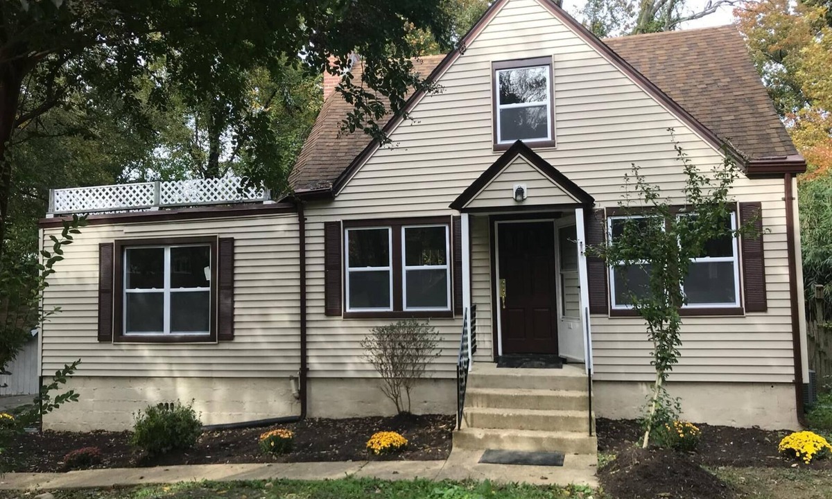 Vienna House | 1950 Vintage Cottage - Quiet Haven Near Washington D.C.