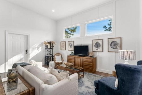 Dune Allen Beach Apartment | 1BR Apt. w KING Bed on 30A .4 mi to Beach