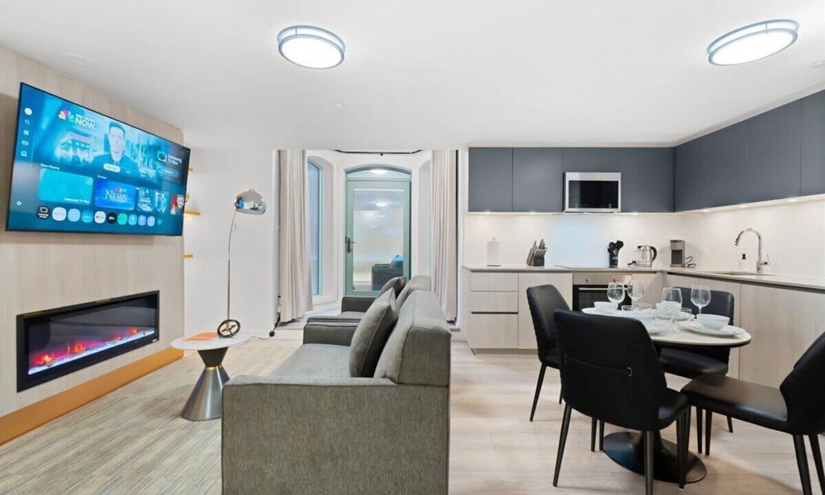 Toronto Entertainment District Apartment | 1BR Lower Boutique Suite Sleeps 4 WiFi+Parking