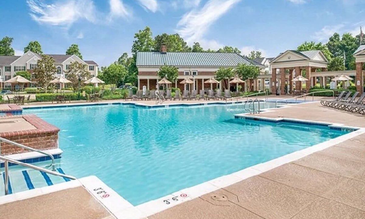 Berkeley Condo | 2 BDRM NEAR BUSCH GARDENS SLEEPS 12 INDOOR OUTDOOR POOLS HOT TUBS GRAT LOCATION