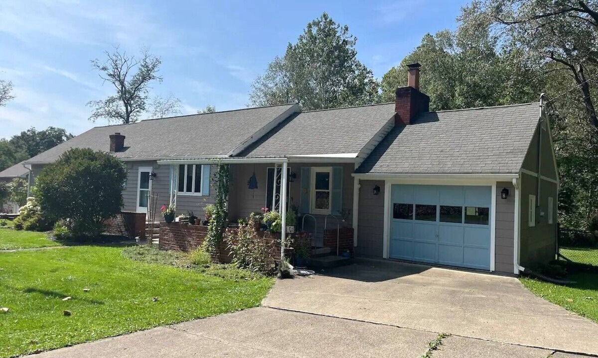 Emporium House | 2 bed/2 bath home w/fenced yard in the heart of the PA Wilds