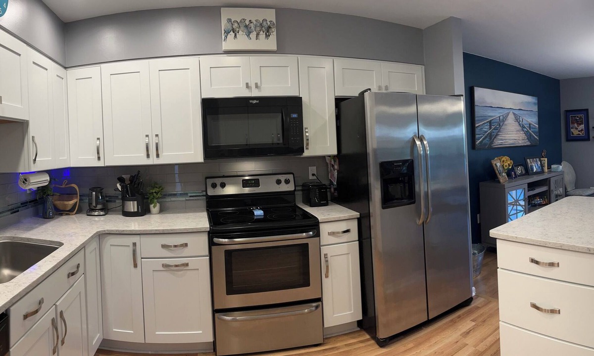 Blue Ash Condo | 2-bedroom condo in convenient Blue Ash. Walk to grocery, restaurants, etc