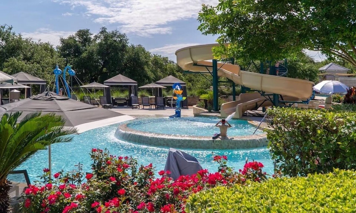 Lakeway Hotel | 2 Double Queen Units with Lakeview, Outdoor Pool, Free Parking!
