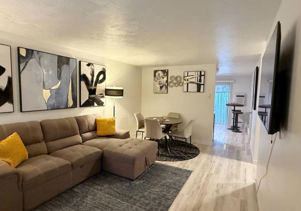 Manito Apartment | 2 King beds Queen Sleeper Sacred Hear Downtown
