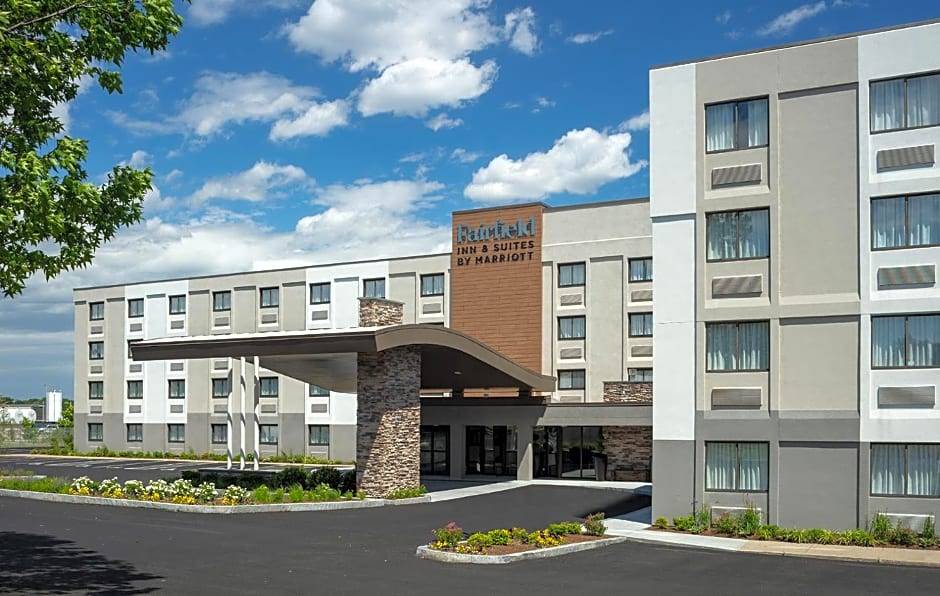 Warwick Hotel | 2-Star Hotel ∙ Fairfield Inn & Suites by Marriott Providence Airport Warwick