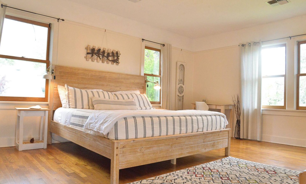 Whiteaker House | 250 N Adams St