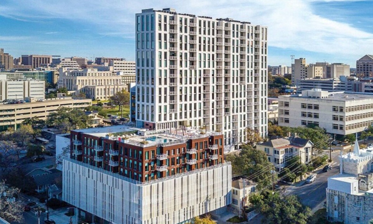 West End Condo | 2BD/Austin - Full Kitchen, W/D, Balcony, Fire Pit!