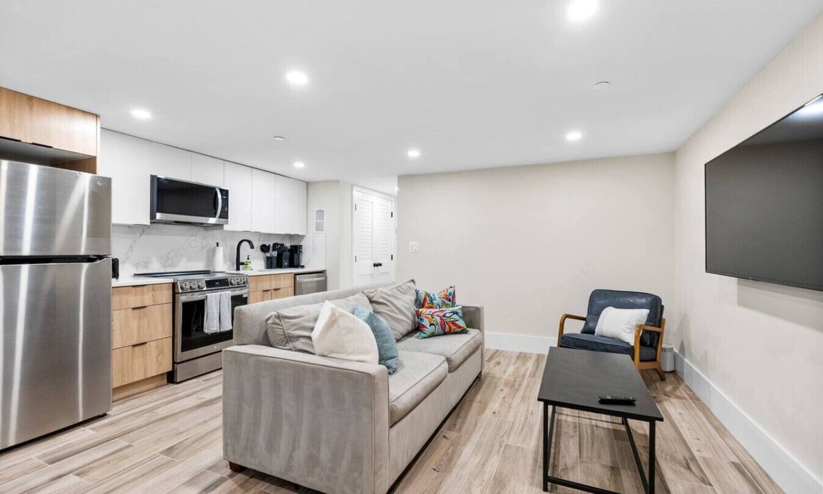 Le Droit Park Condo | 2BR Garden Suite near U St | Private Entry + W/D
