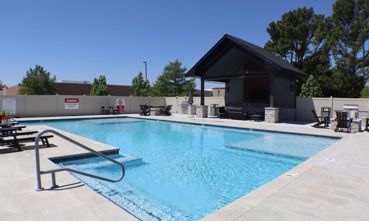 Rogers Apartment | 2BR King Suite Pool Near AMP & OZ Bike Trails
