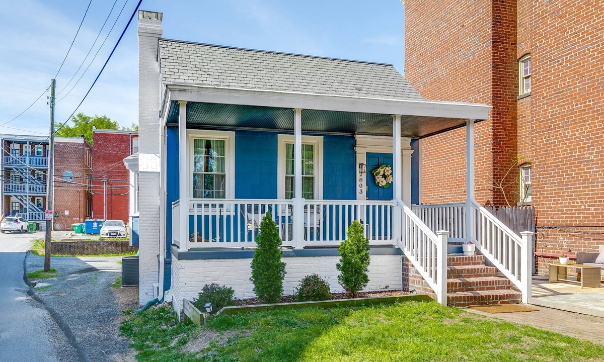 Museum District House | 3-Bed Grace Street Getaway in Museum District