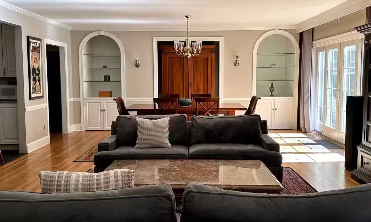 Garrison House | 3-bedroom house in wonderful Owings Mills with AC
