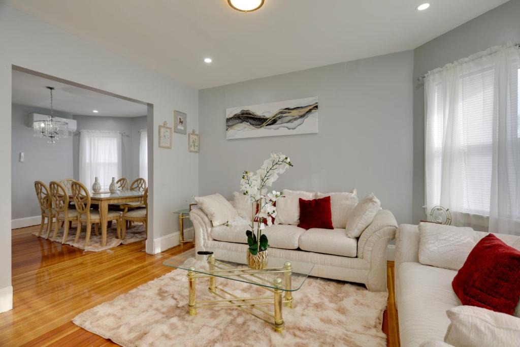 Milton Apartment | 3 Mi to Blue Hills: Cozy Dual-Unit Retreat