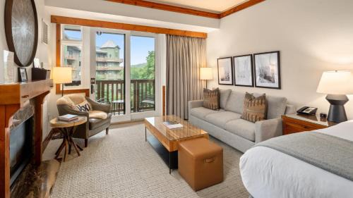 Stowe Area Resort | 345 Studio Spruce Peak Lodge at Stowe Mt Resort Sleeps 4