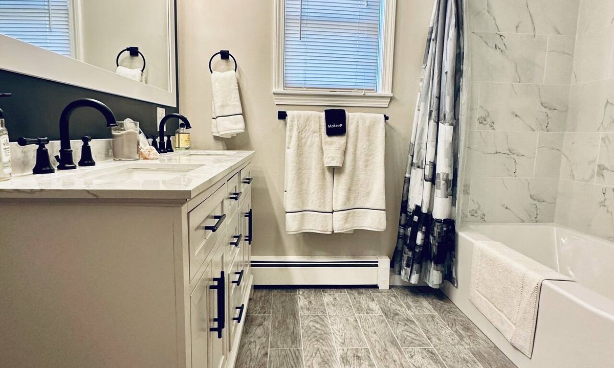 Beverly House | 3BDRM-1.5Bath Home- walk to Salem, Beaches, shops, pubs!