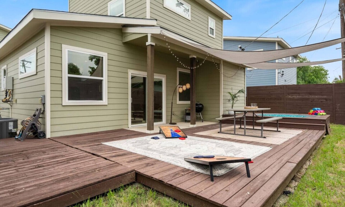 Montopolis House | 3BR Austin Escape | Private Cowboy Pool & Casita