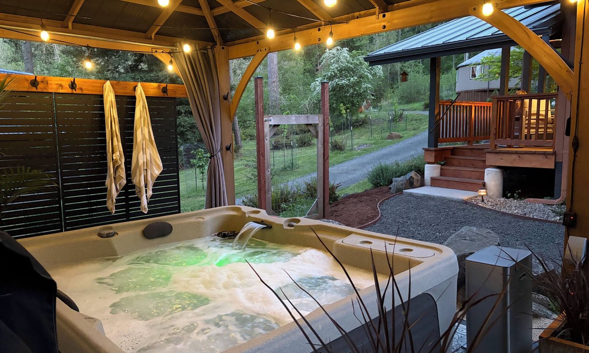 Eugene House | 4 Acre Hiker's Nature Sanctuary in town