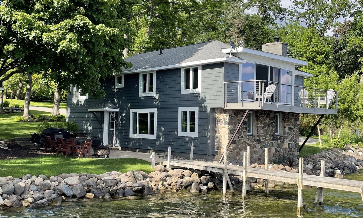 Green Lake House | 4 BDRM 2 Bath Boathouse on Green Lake/sleeps 11