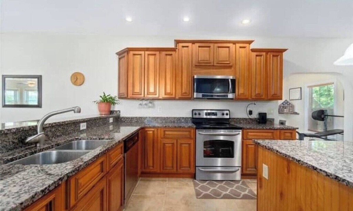 Norfolk Villa | 4 Bedroom house with POOL, 5 mins. walk to BEACH!n