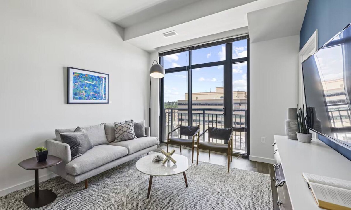 Bluemont Hotel | 4 Units in Ballston | Pet-Friendly w/Rooftop Access | Near Smithsonian Trails