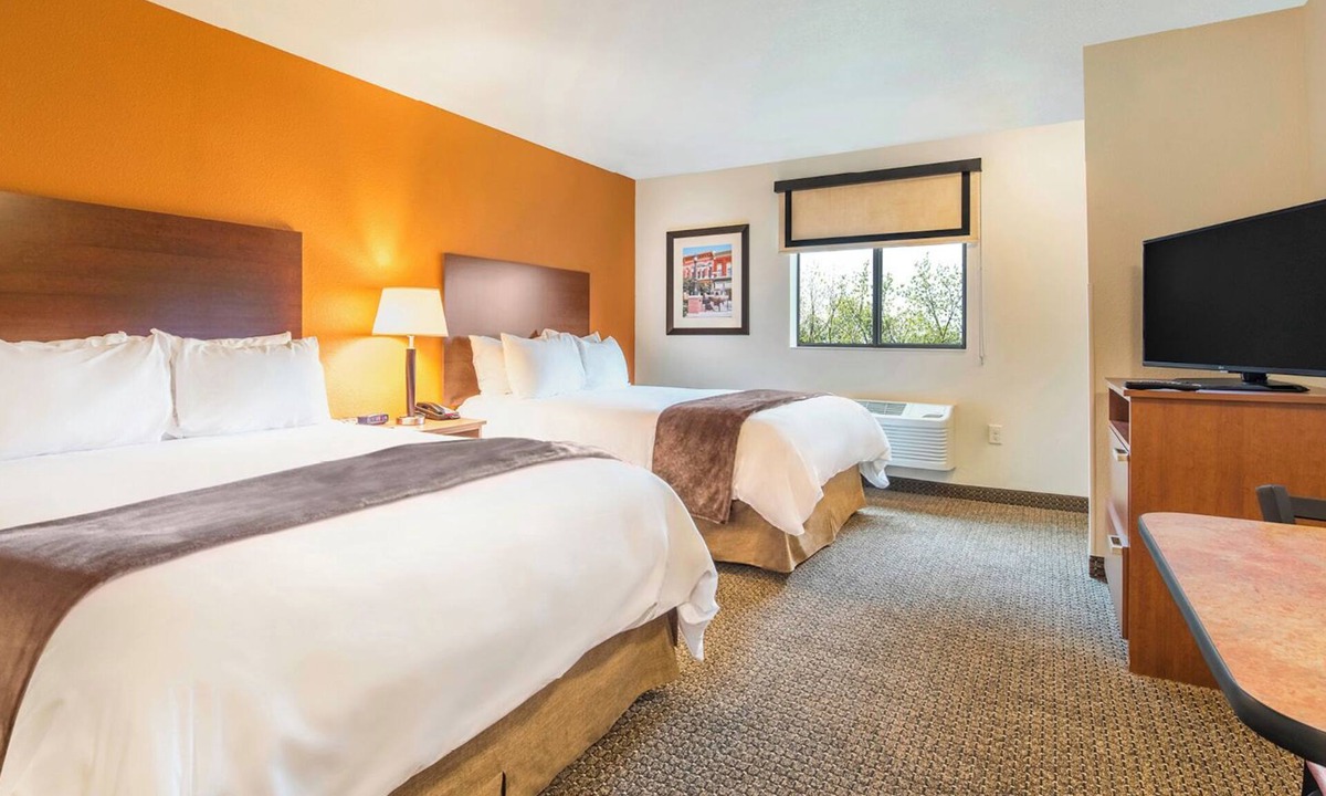 Sioux Falls Hotel | 4 Units | Spacious Stay | Sioux Falls Southside