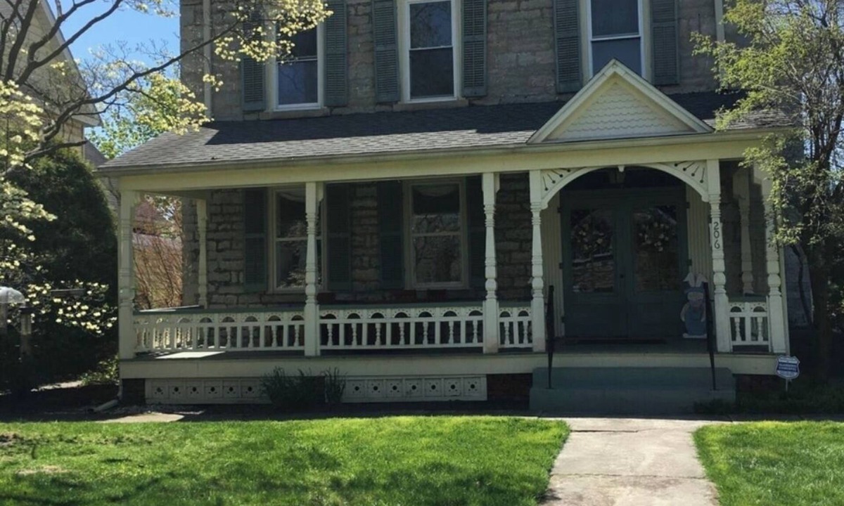 Bellevue House | 5-bedroom house in Bellevue with king beds. Near Cedar Point & Lake Erie