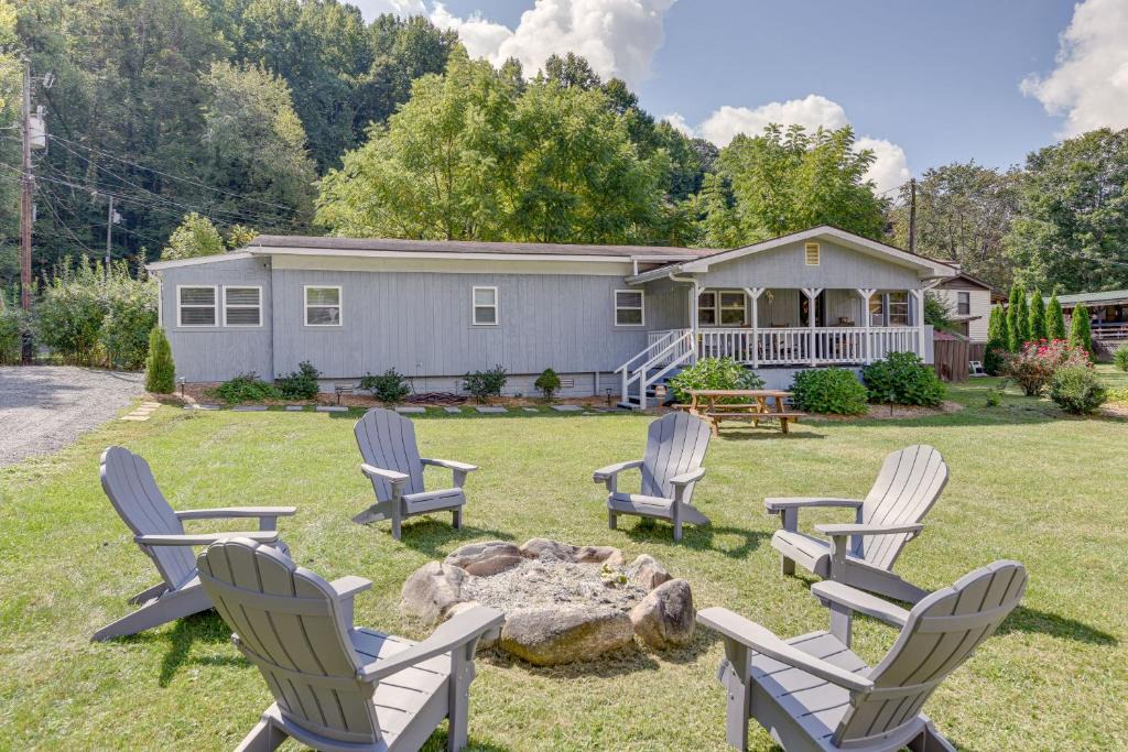 Maggie Valley House | 5 Mi to Cataloochee Ski Area! Family Home w/Views