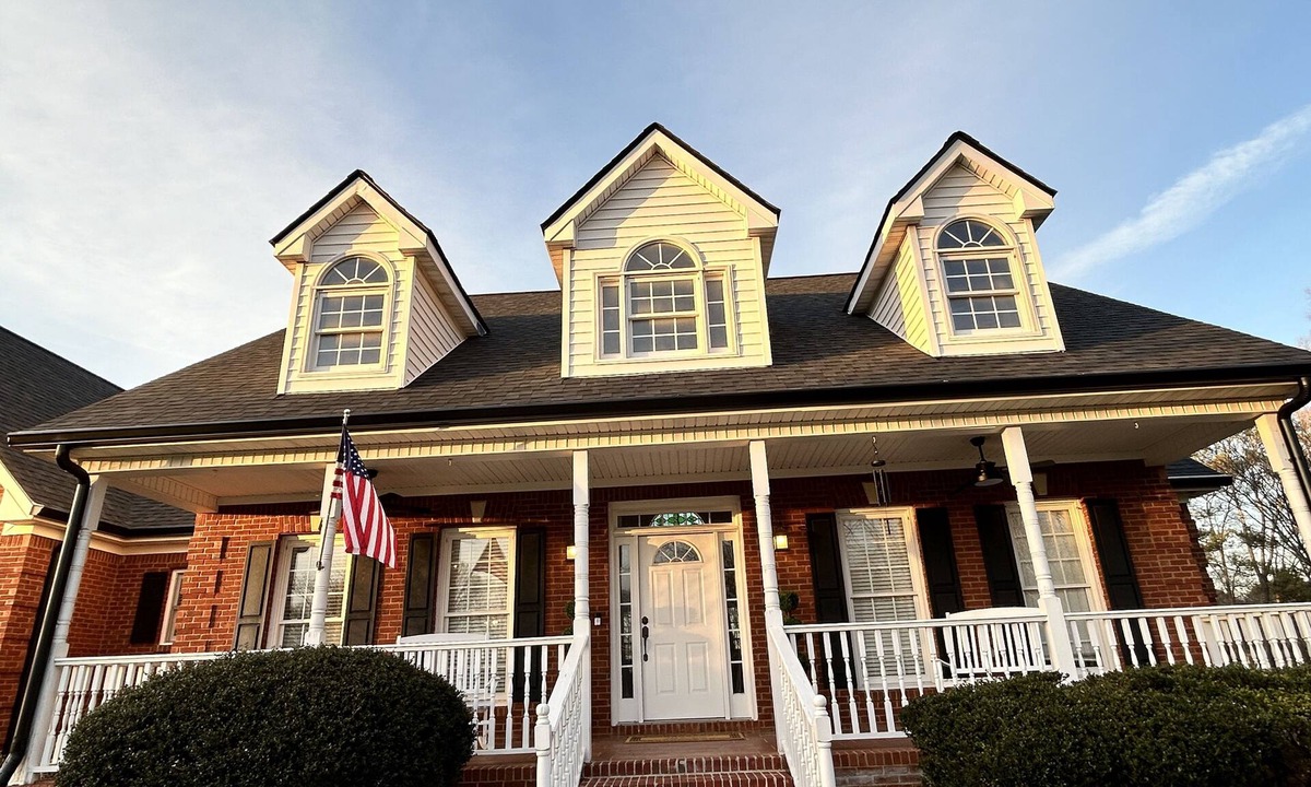 Monroe House | 5 min-downtown Monroe, & Wedding Venues. UGA Stanford Stadium just 20 minutes!