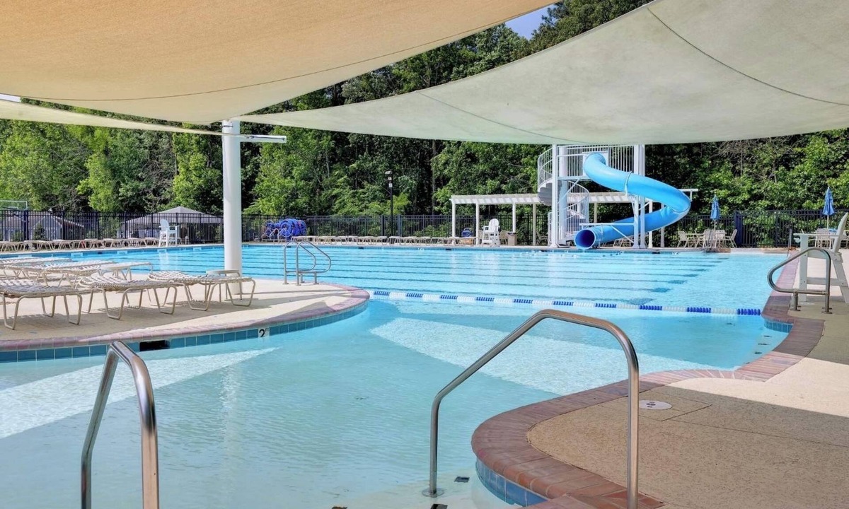 Williamsburg House | 5BR Near Colonial Williamsburg & Busch Gardens, Gated,Pet-Friendly With Pool