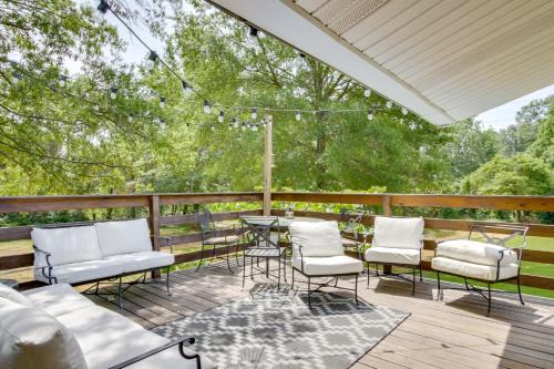 Florence House | 7 Mi to Tennessee River: Home w/Patio in Florence
