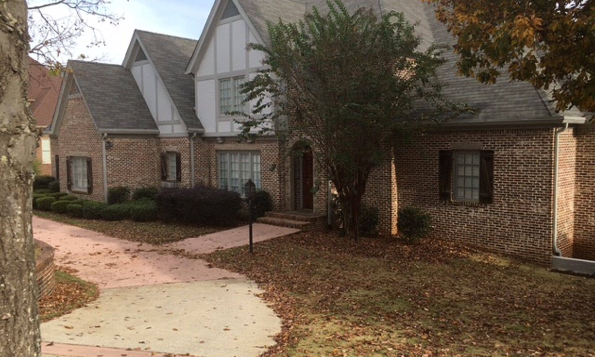 Sand Ridge House | 7000 sq ft On RTJ 10Th- 7 bedrooms! UP TO 500 EXIT REWARD!