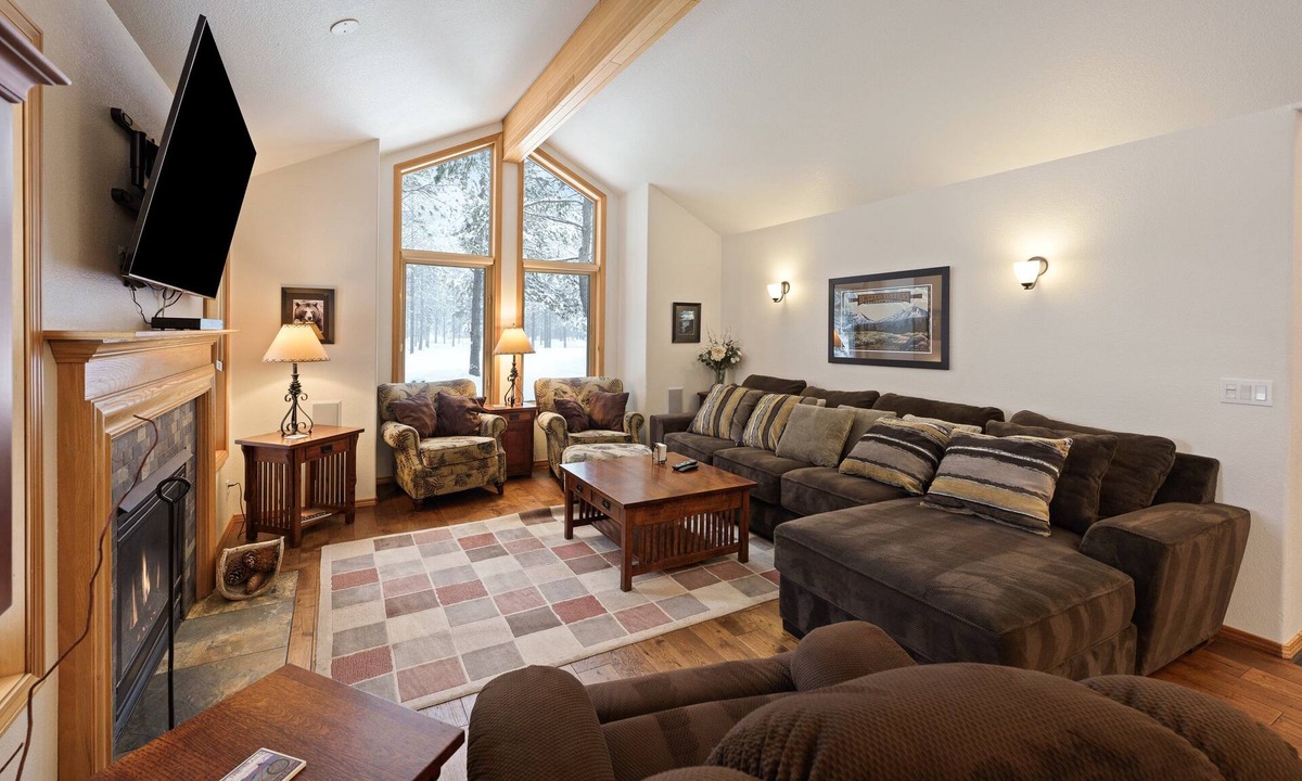 Sunriver House | 9 Hoodoo - Located on Ft Rock Park, SHARC Passes, Ping Pong, Hot Tub, Fireplace