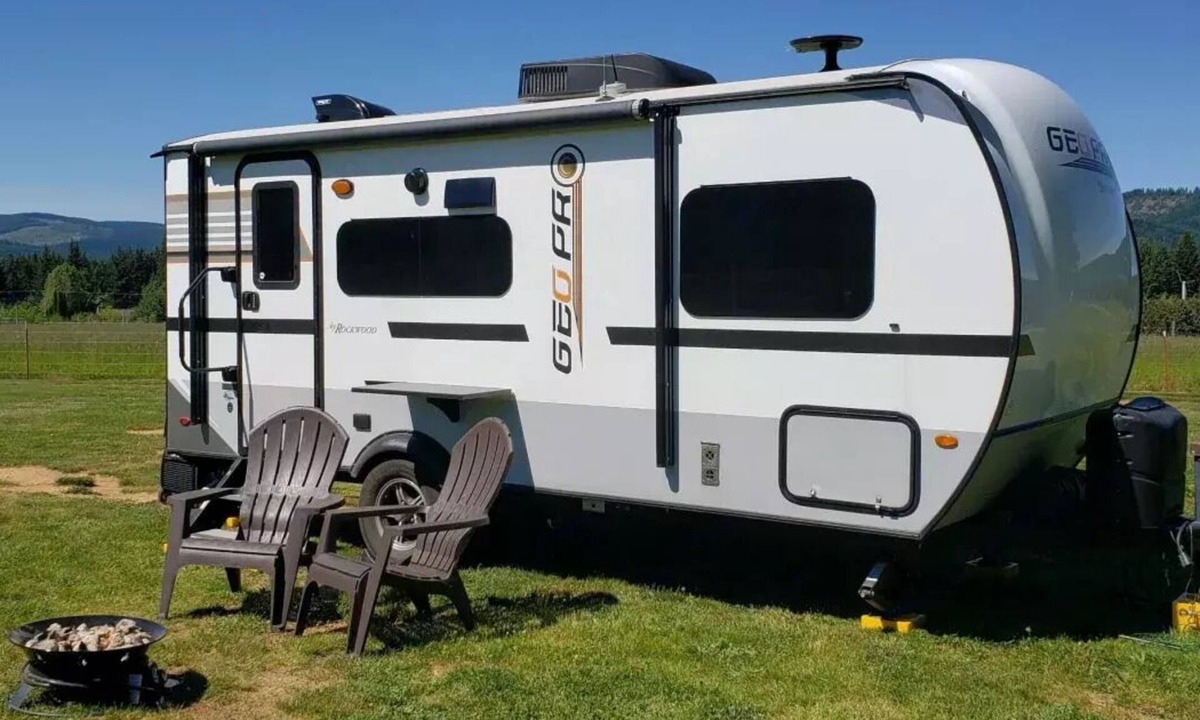 West Stayton House | A Cozy Small Town Travel Trailer