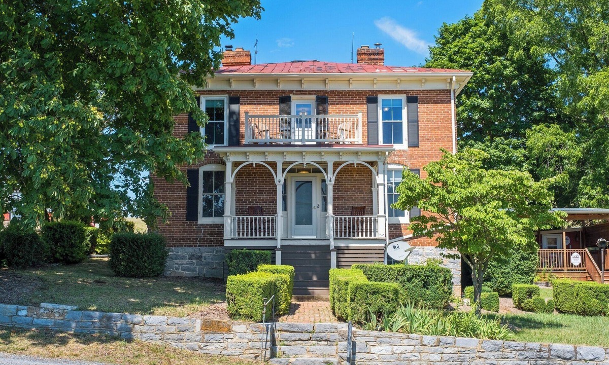 Linville House | A Peaceful Retreat Where Past and Present Meet