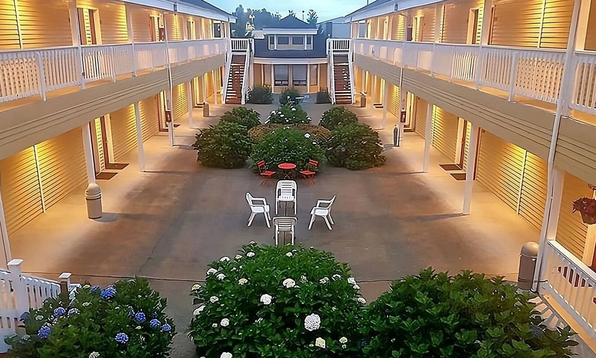 Enumclaw House | Affordability Meets Comfort at GuestHouse Enumclaw! Free Onsite Parking