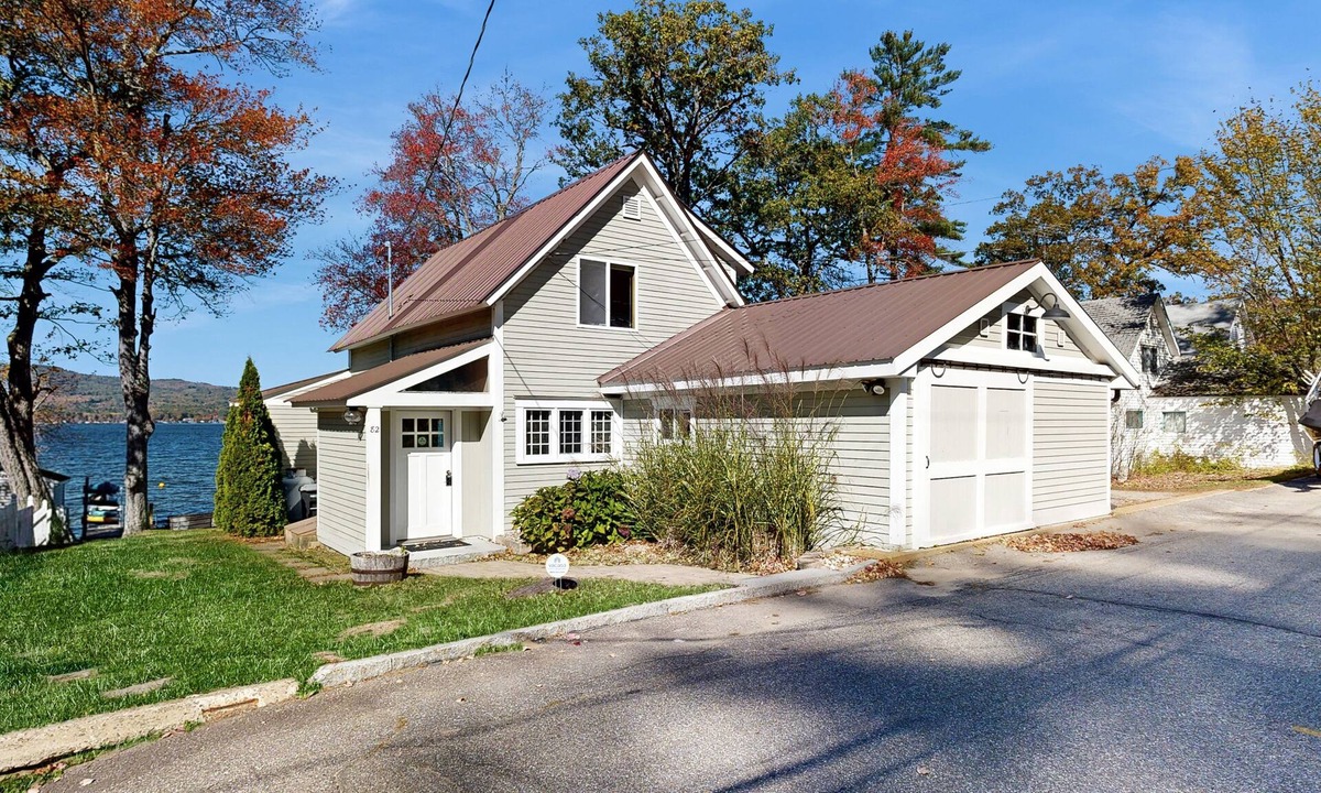 Franklin House | All season lakefront: private dock, yard & deck; near hiking & mtn biking trails