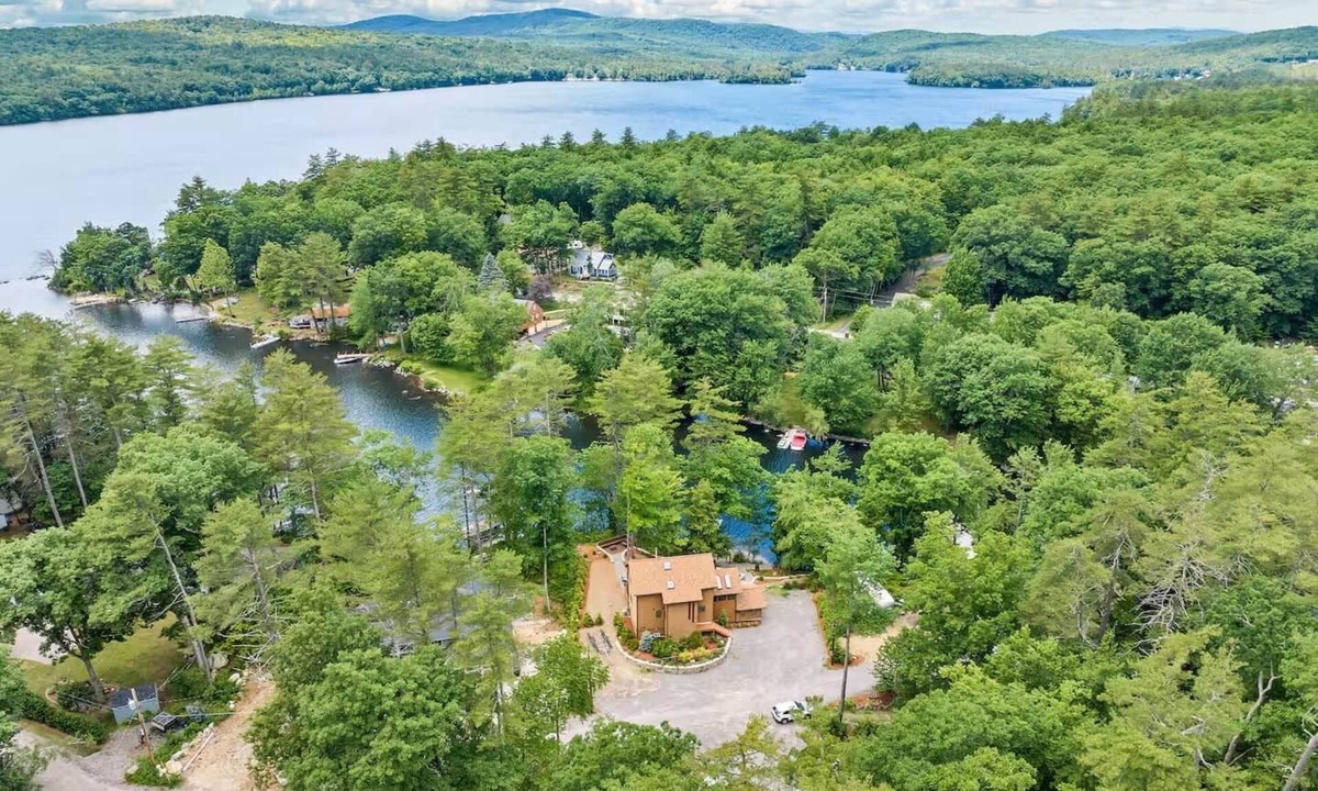 Meredith House | Amazing Water Front Property on Lake Waukewan in Meredith