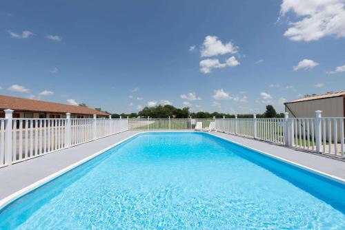 Chanute Hotel | Americas Best Value Inn Chanute