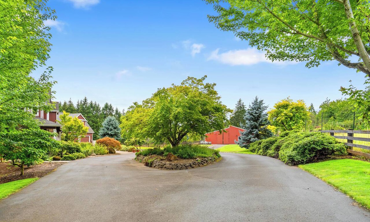 Ladd Hill House | Anbrila Vineyard House, 5-Bedroom w/Pool, Hot Tub, Mt. Hood + Vineyard Views!