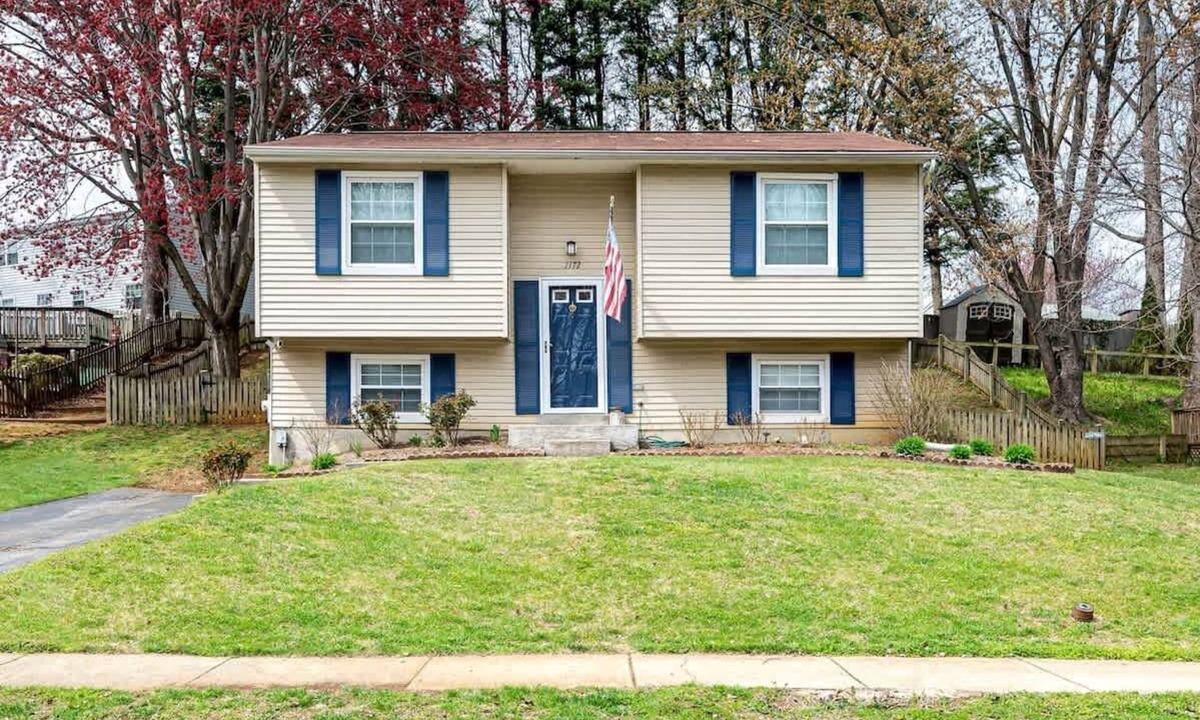 Atlantis House | Annapolis Home | Fenced Yard | Pool Table | 10 Guests