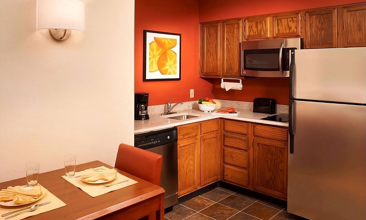 Waukegan Hotel | Another Fun Weekend | Pool, Free Breakfast | Six Flags Great America - 5 miles