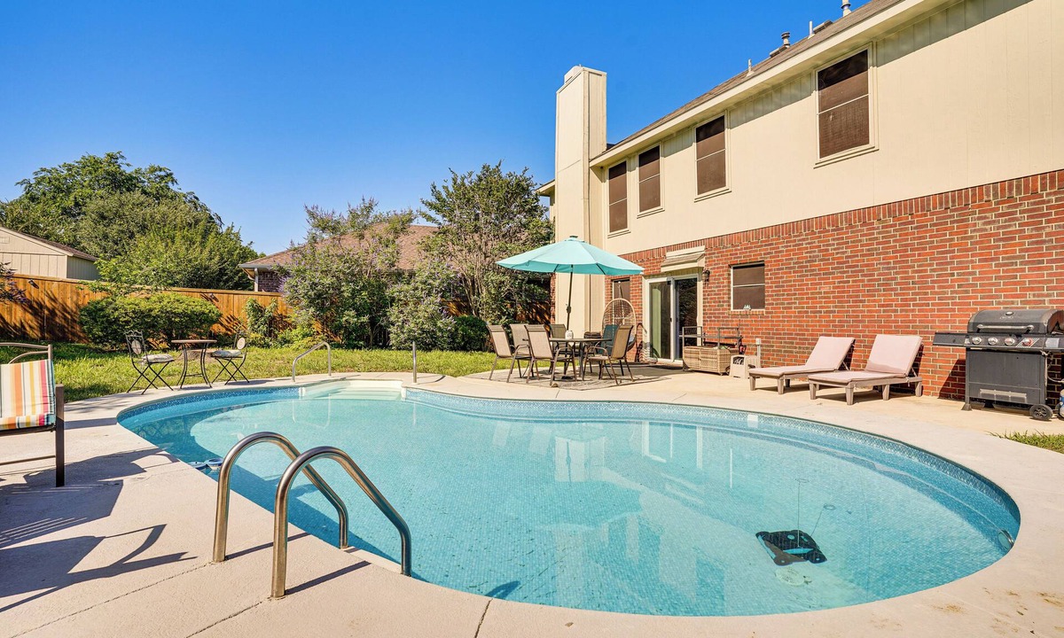 South Arlington House | Arlington Home: Pool Oasis Near AT&T Stadium