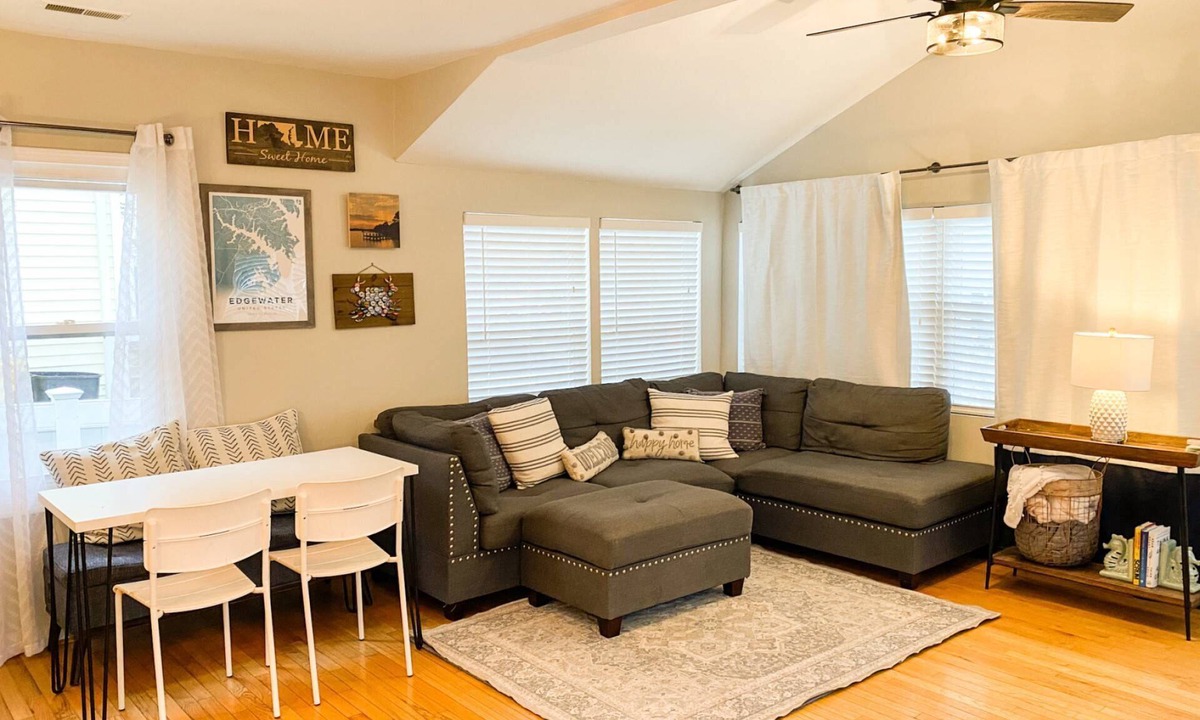Edgewater House | Available for CW 2025 Family and Pet-friendly Edgewater cottage with hot tub in waterfront community