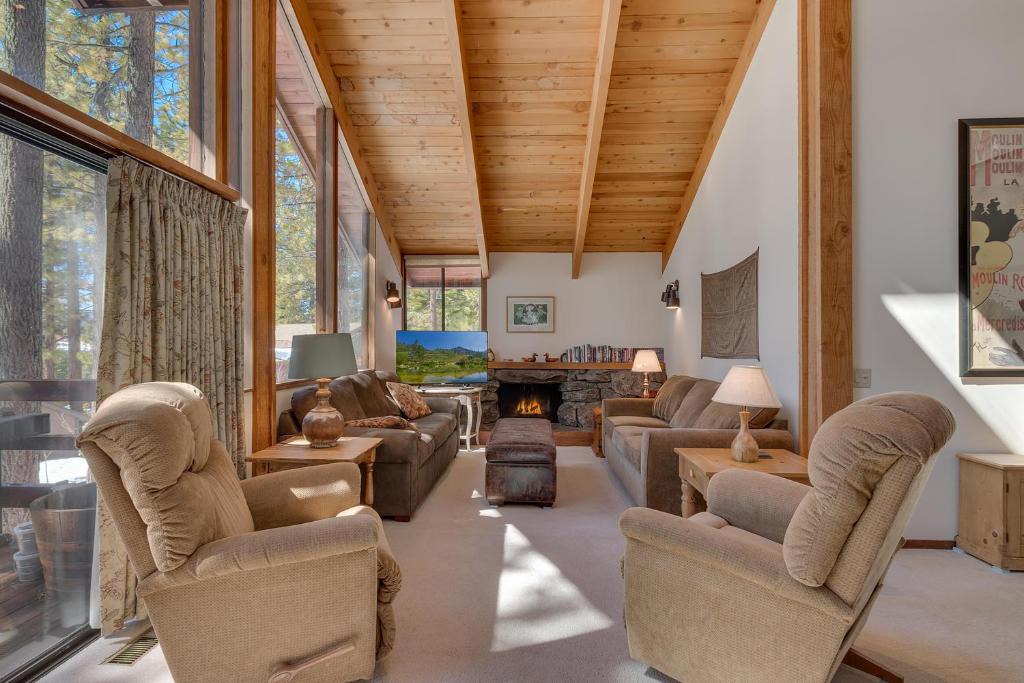 Lake Forest House | Base Camp- Hot Tub, Large Deck, Wood Fireplace, Short Drive to Ski Resorts!