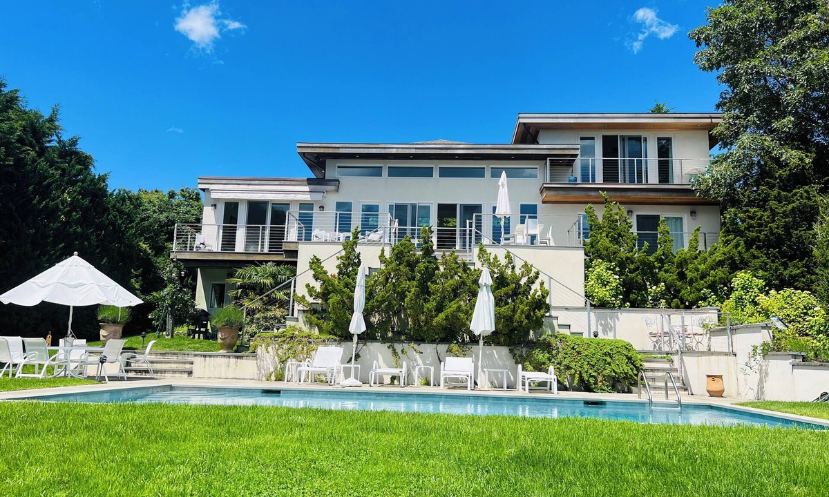 Hampton Bays House | Bayfront 5 bedrooms family home. Panoramic sea view from all rooms