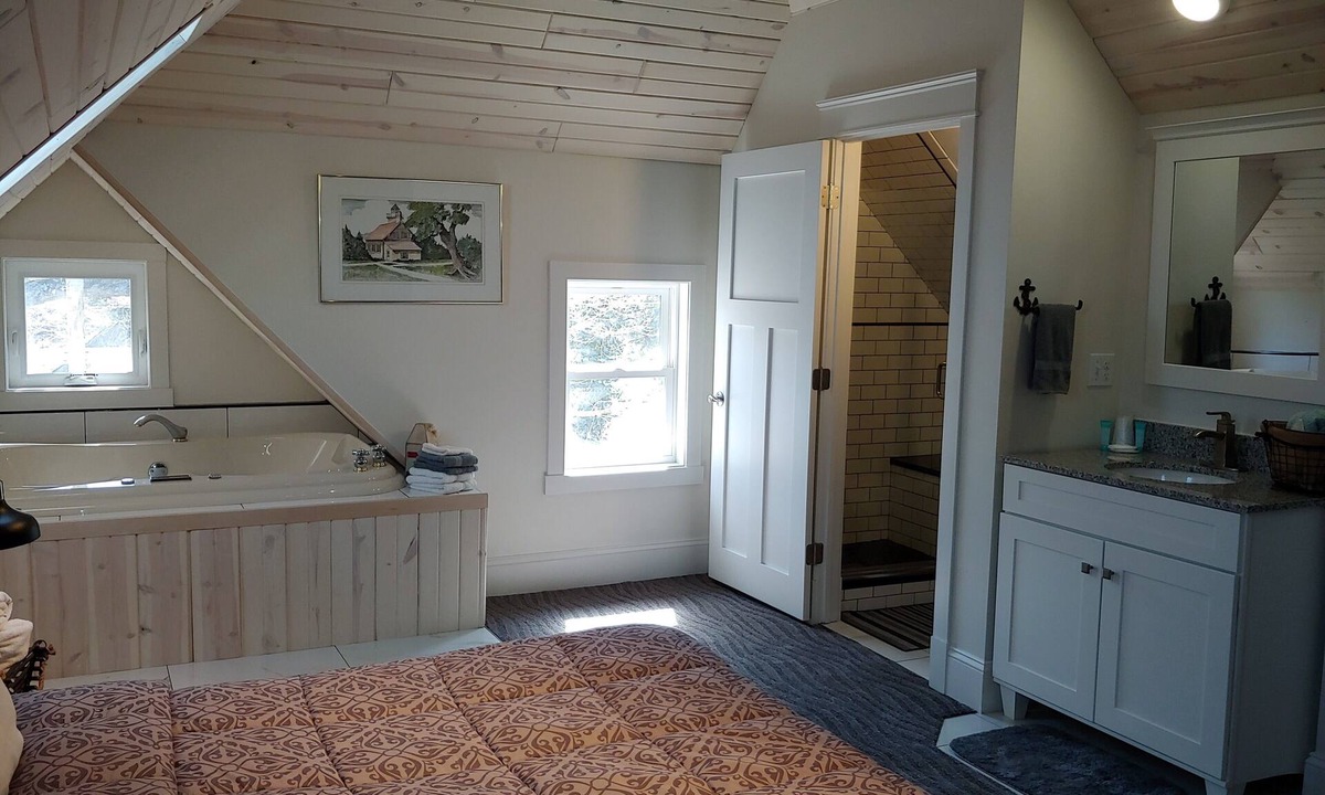 Sturgeon Bay Apartment | Beach Harbor Resort - Deluxe Apartment